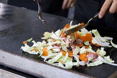 Griddles and griddle pans