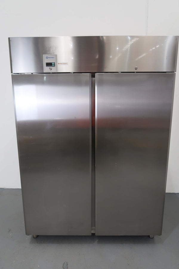 Electrolux RE4142FF Upright Freezer (2)