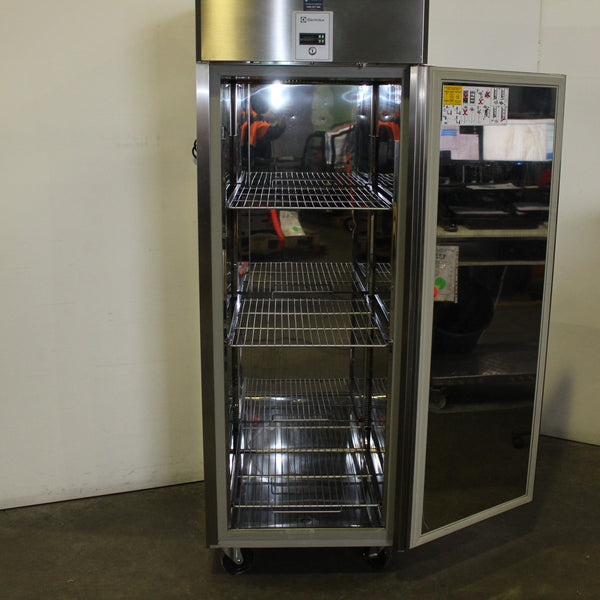 Electrolux RE471FF Upright Freezer (4)