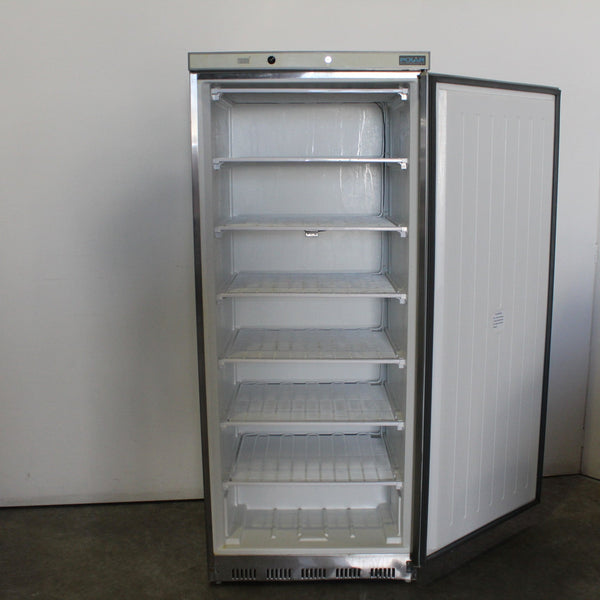 Polar CD085-A 1 Door Upright Freezer (4)