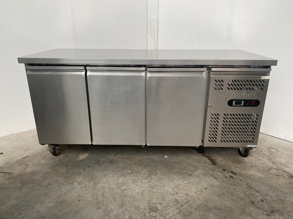 Bromic GN3100TN Undercounter Fridge (2)