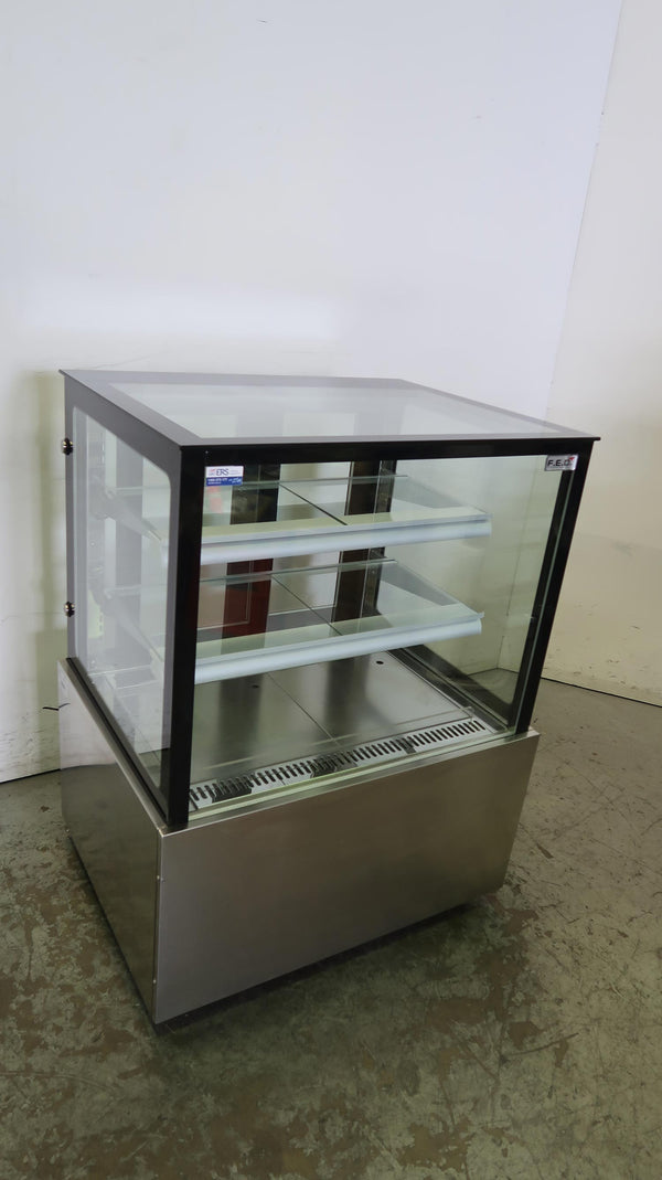 F.E.D. SGBP0FA-2XB Display Cake - Square (2)
