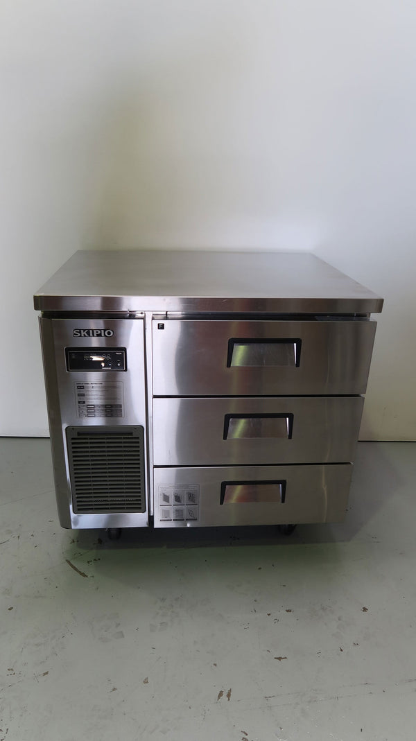 Skipio KUF9-3D-3 Undercounter Freezer (3)