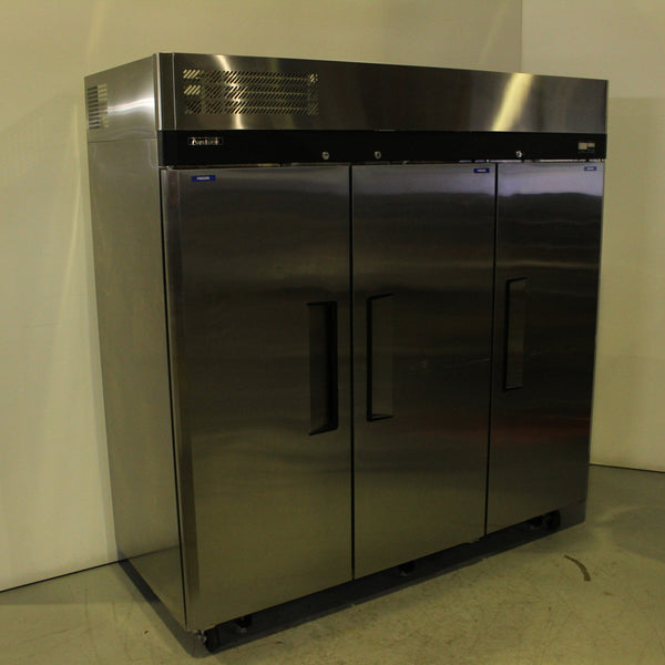 Austune KF65-3 3 Door Upright Freezer (2)