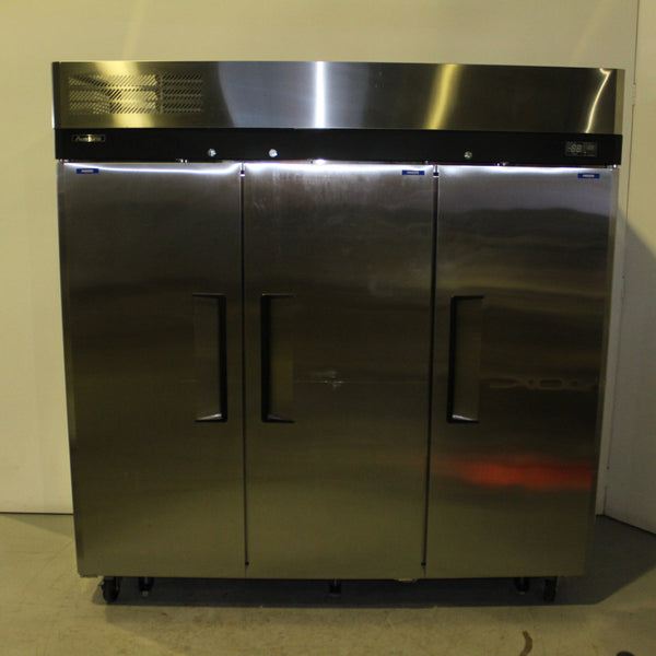 Austune KF65-3 3 Door Upright Freezer (3)