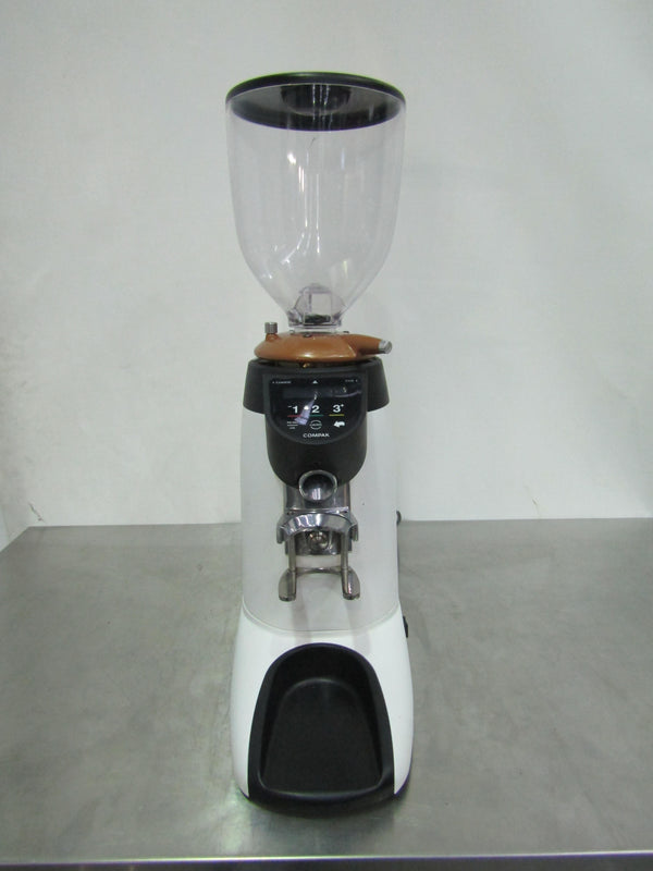 COMPAK - E8 MATT WHITE (1)