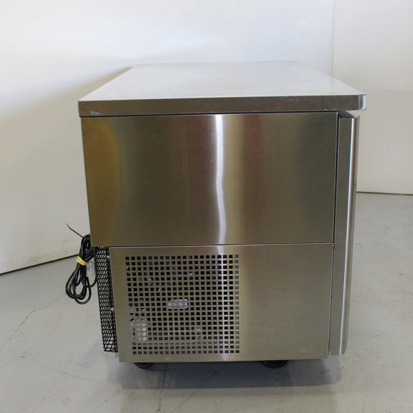 Austune KUR12-2 2 Solid Door U/C Fridge (5)
