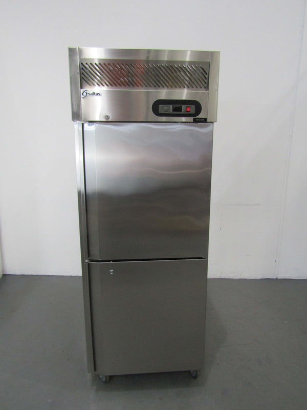 Saltas EUS2738 Upright Freezer (2)