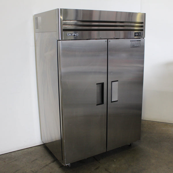 Skipio SFT45-2 2 Door Upright Freezer (2)