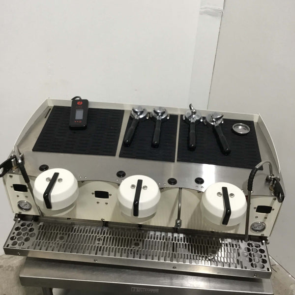 Synesso S300 3 Group Coffee Machine (5)