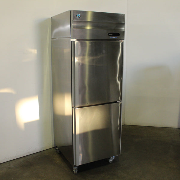 Hoshizaki HFE-77MA Upright Freezer (2)