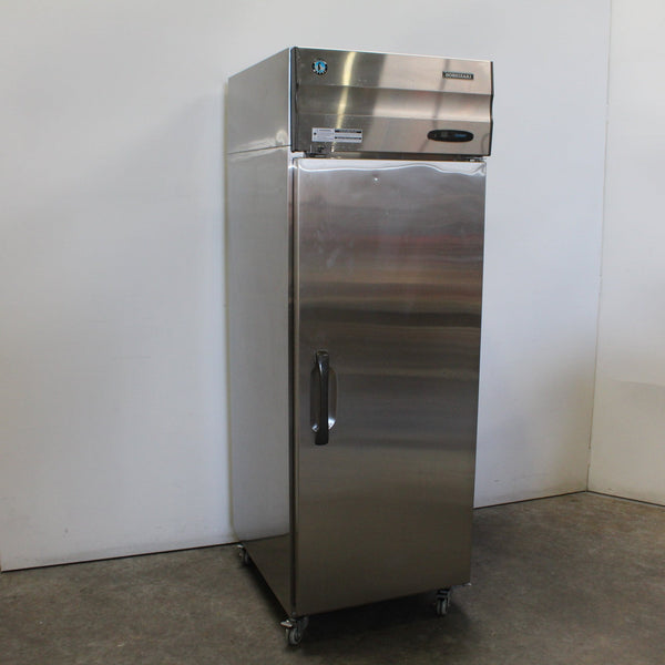 Hoshizaki HFE-70B 1 Door Upright Freezer (2)