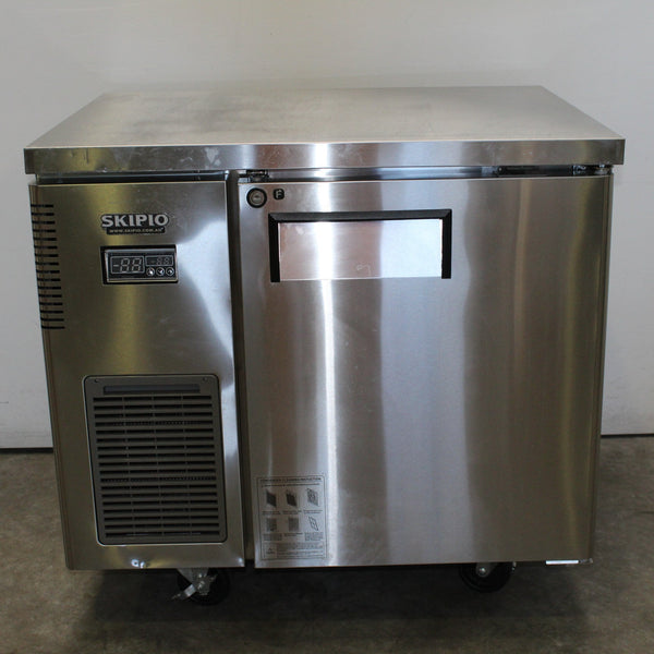 Skipio SUF9-1 Undercounter Freezer (3)