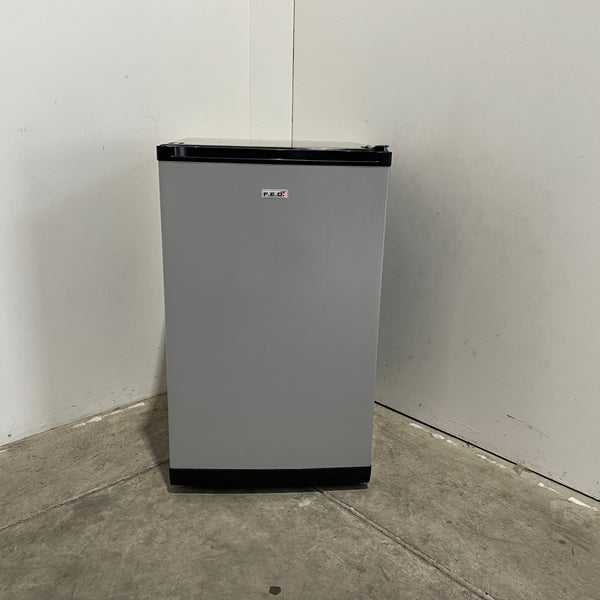 FED TL-15Q 1 Solid Door Bar Fridge (2)