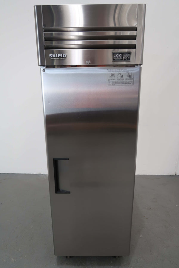 Skipio SRT25-1 1 Door Upright Fridge (2)