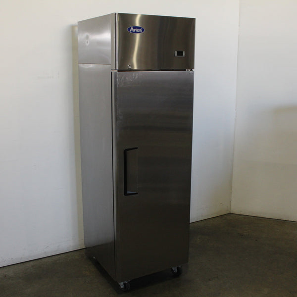 Atosa YBF9207 1 Door Upright Freezer (2)