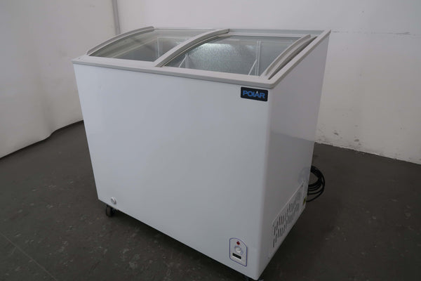 Polar CM433-A-03 Chest Freezer (2)