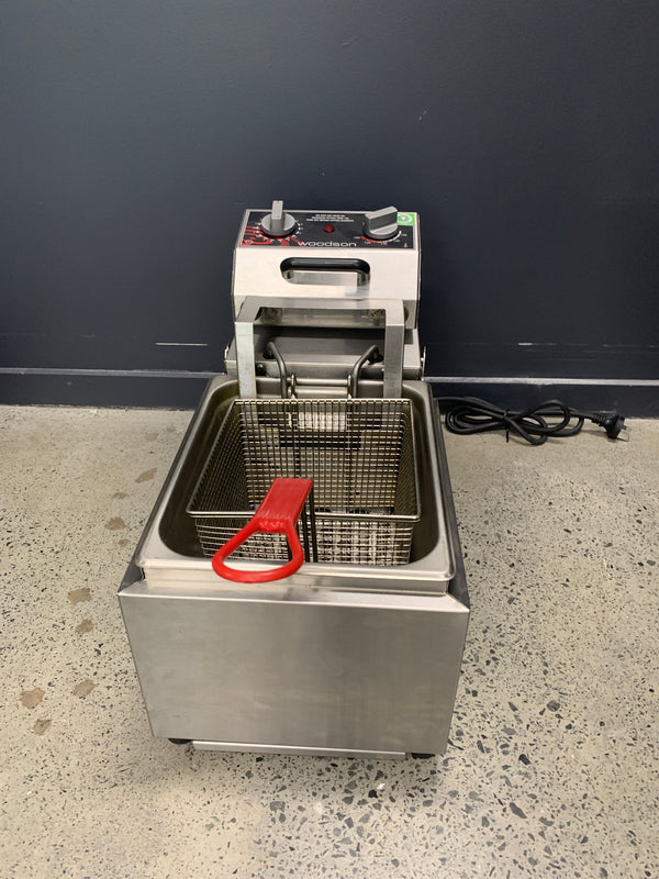 Woodson 8 Litre Autolift Countertop Fryer