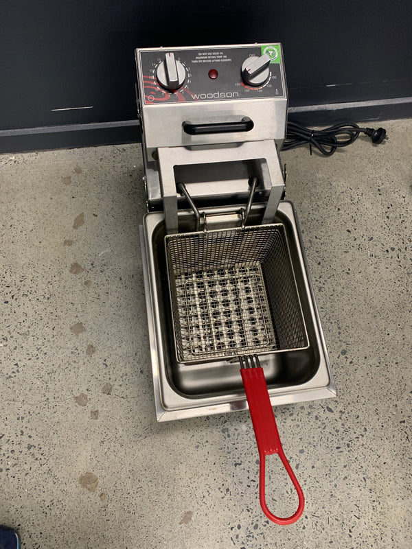Woodson 8 Litre Autolift Countertop Fryer