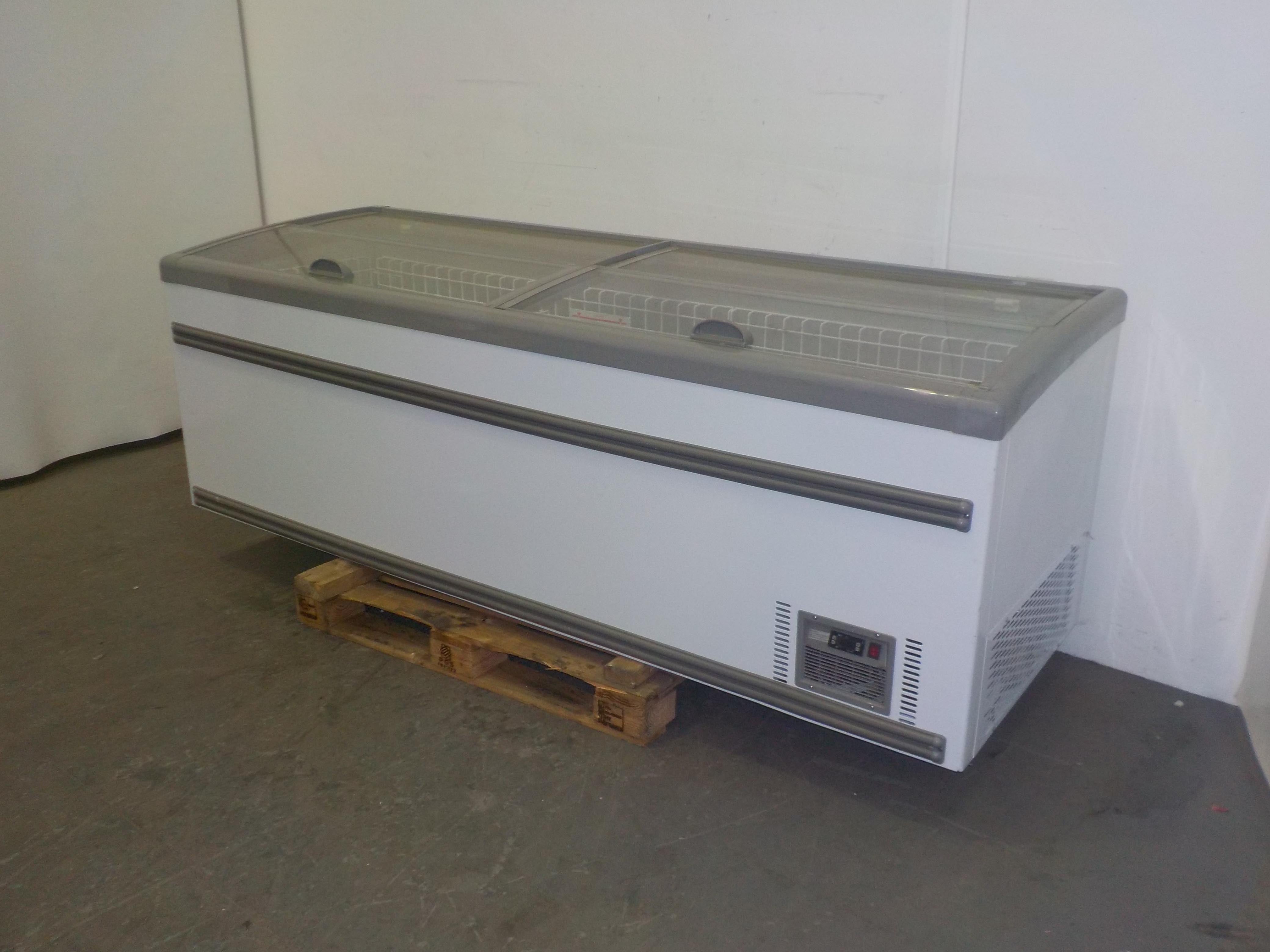 Bunzl ZCD-L250S Chest Freezer (1)