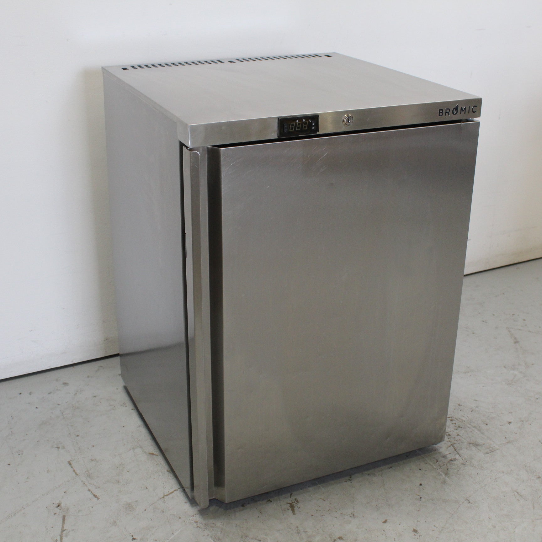 Bromic UBF0140SD Bar Freezer (2)