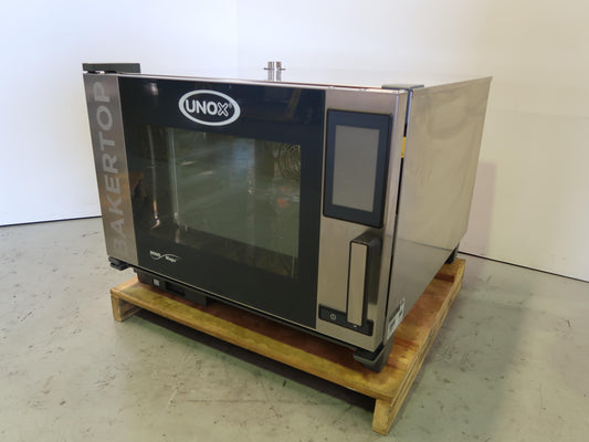 Unox XEBC-04EU-E1R 4 Tray Combi Oven (1)