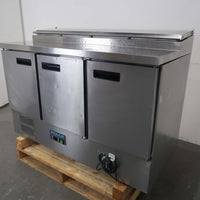 Polar G605-A Sandwich Prep Bench (2)