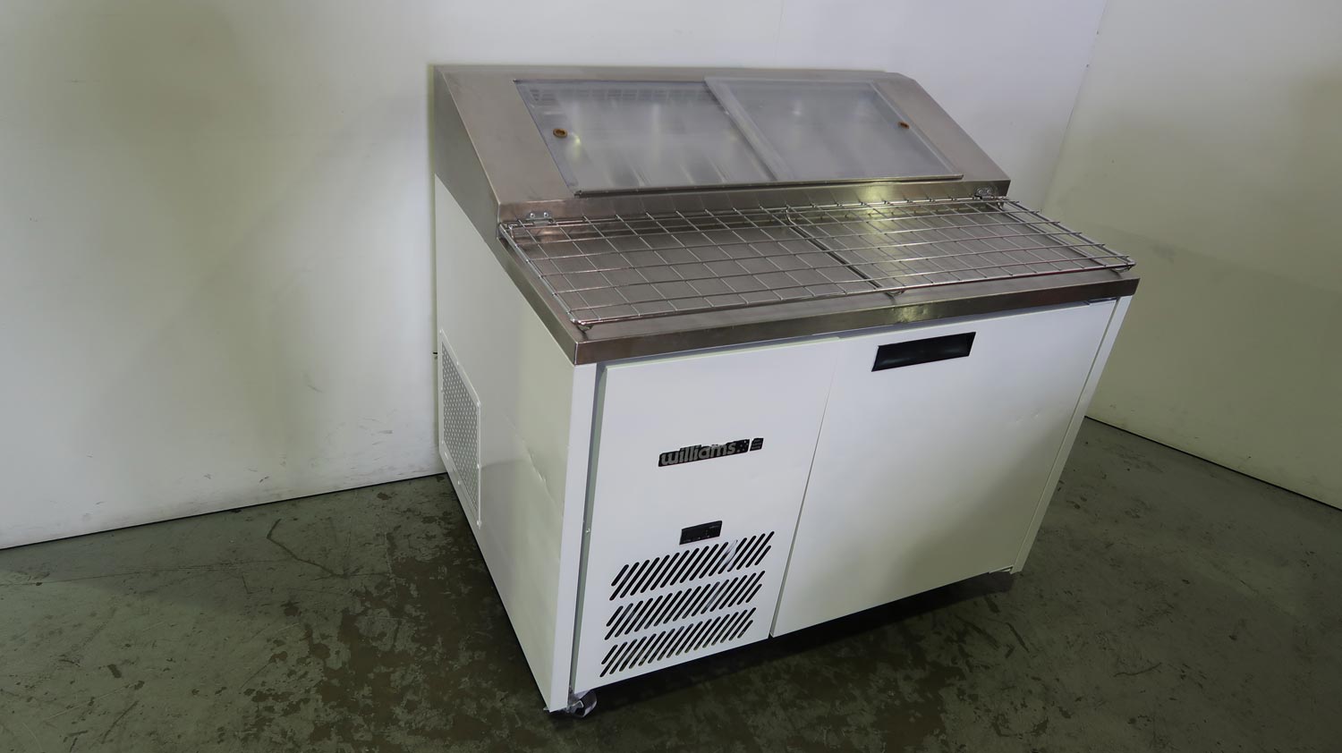 Willaims JADE Pizza Prep Bench (2)