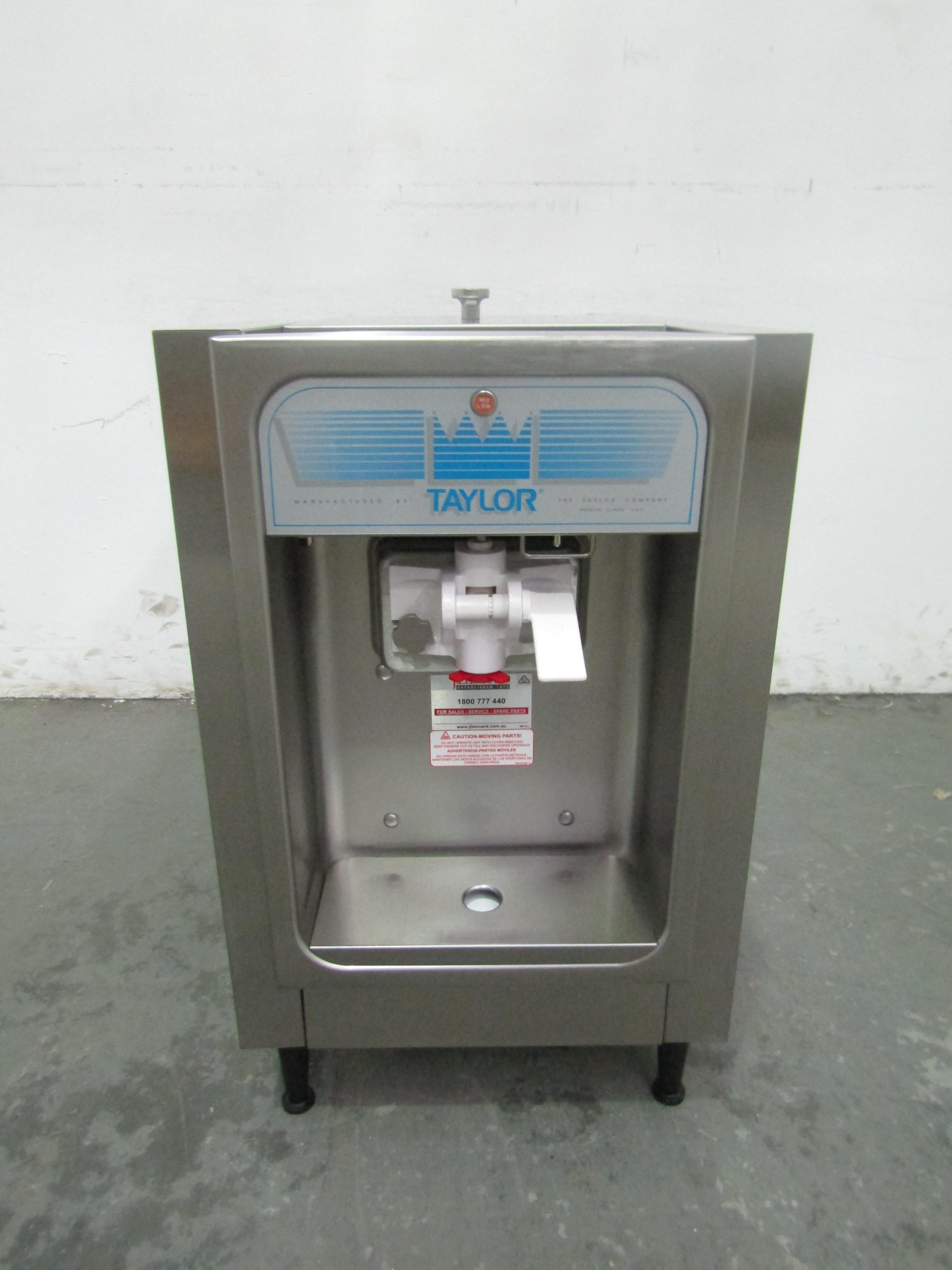 Taylor 152-40 C/Top Ice Cream Machine (1)