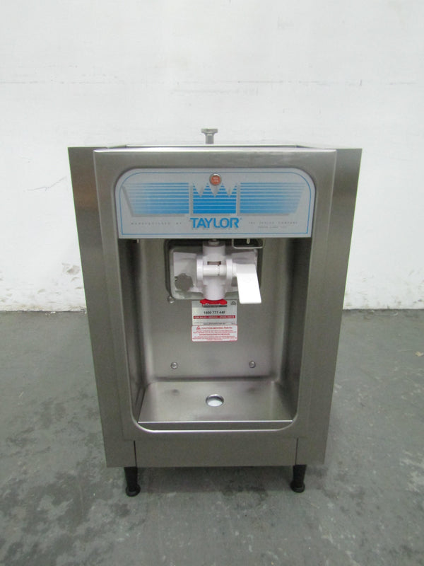 Taylor 152-40 C/Top Ice Cream Machine (1)