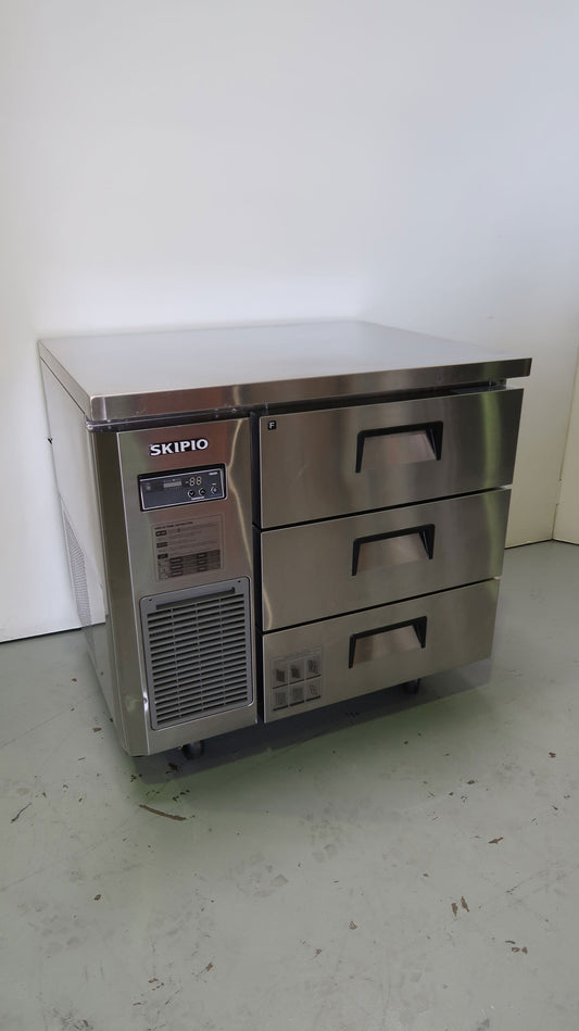 Skipio KUF9-3D-3 Undercounter Freezer (2)