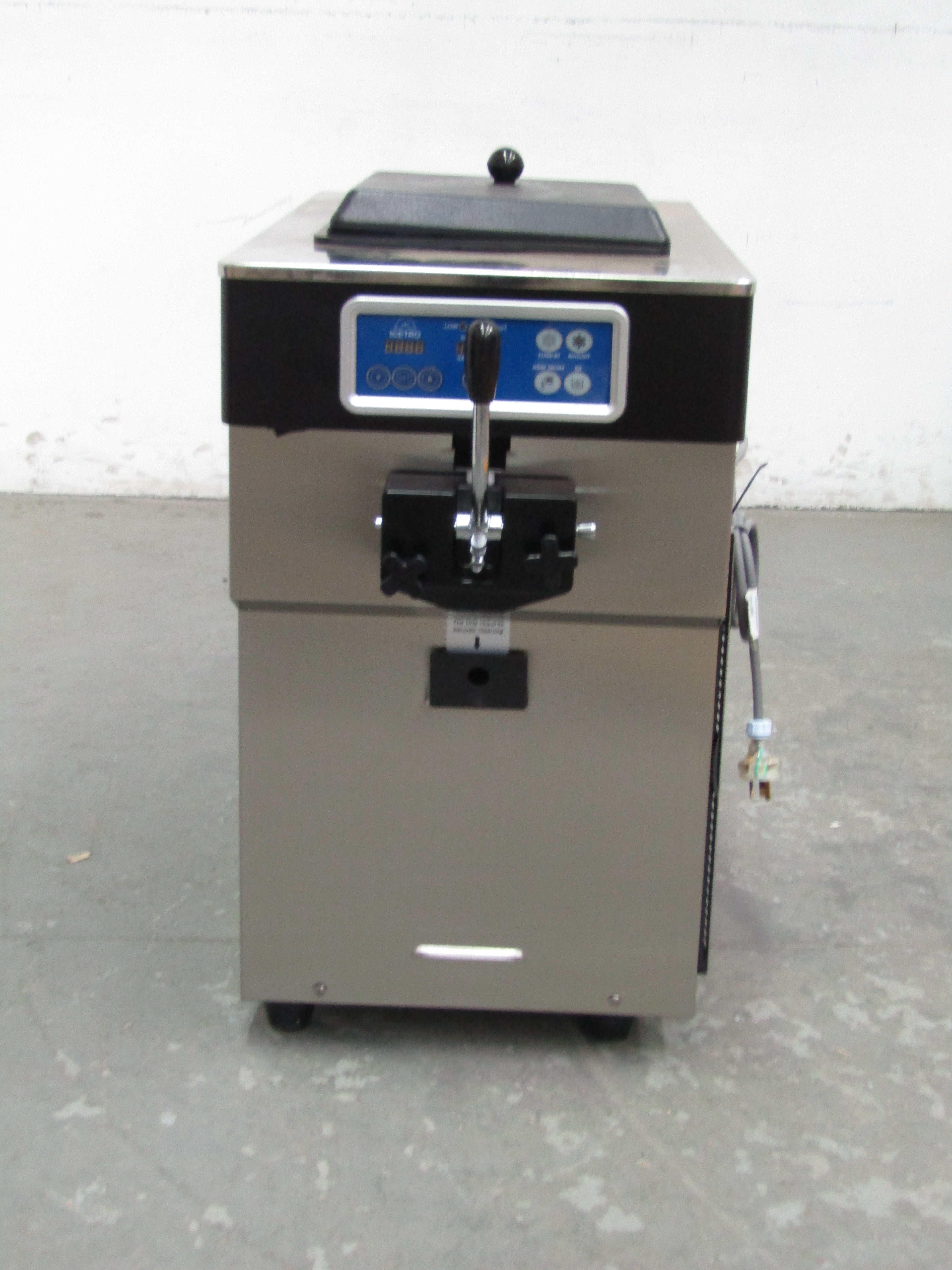 Icetro SSI-151TG Ice Cream Machine (2)