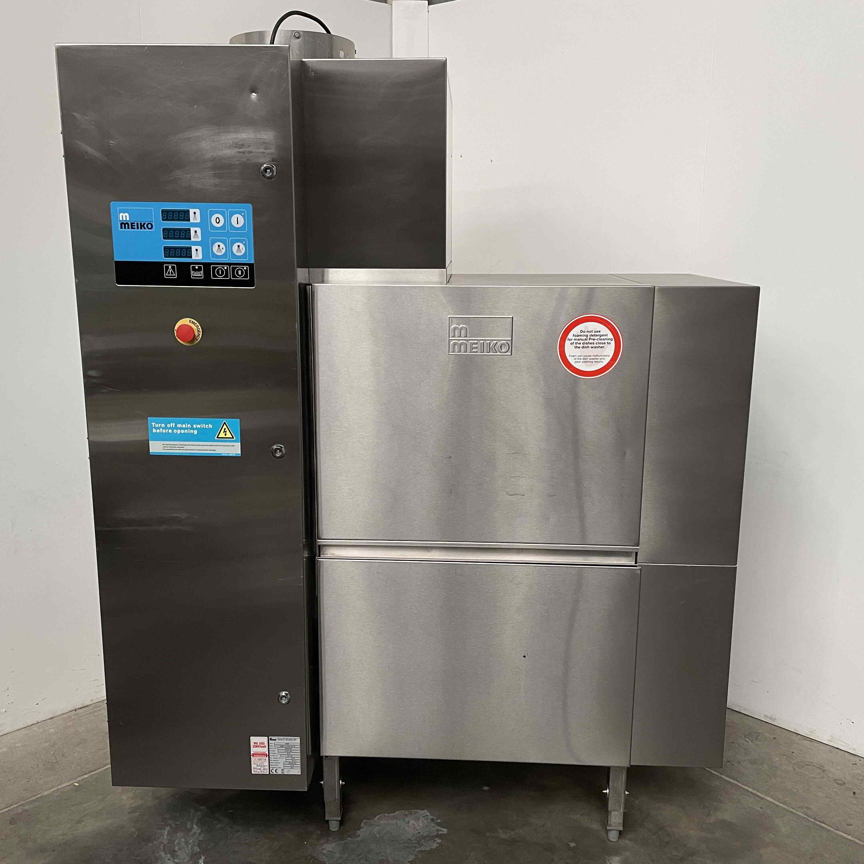 Meiko K200M - Pass Through Dishwasher (2)