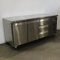 FED GN3100TN UC / Bench Chiller W/ Gantr (2)