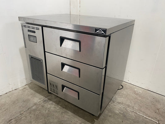 Skipio SUR9-3D-3 Underbench Draw Fridge (2)