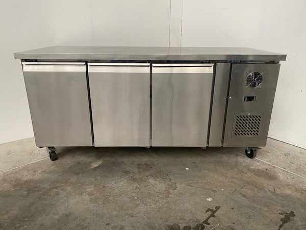 FED GN3100TN Undercounter Fridge (2)