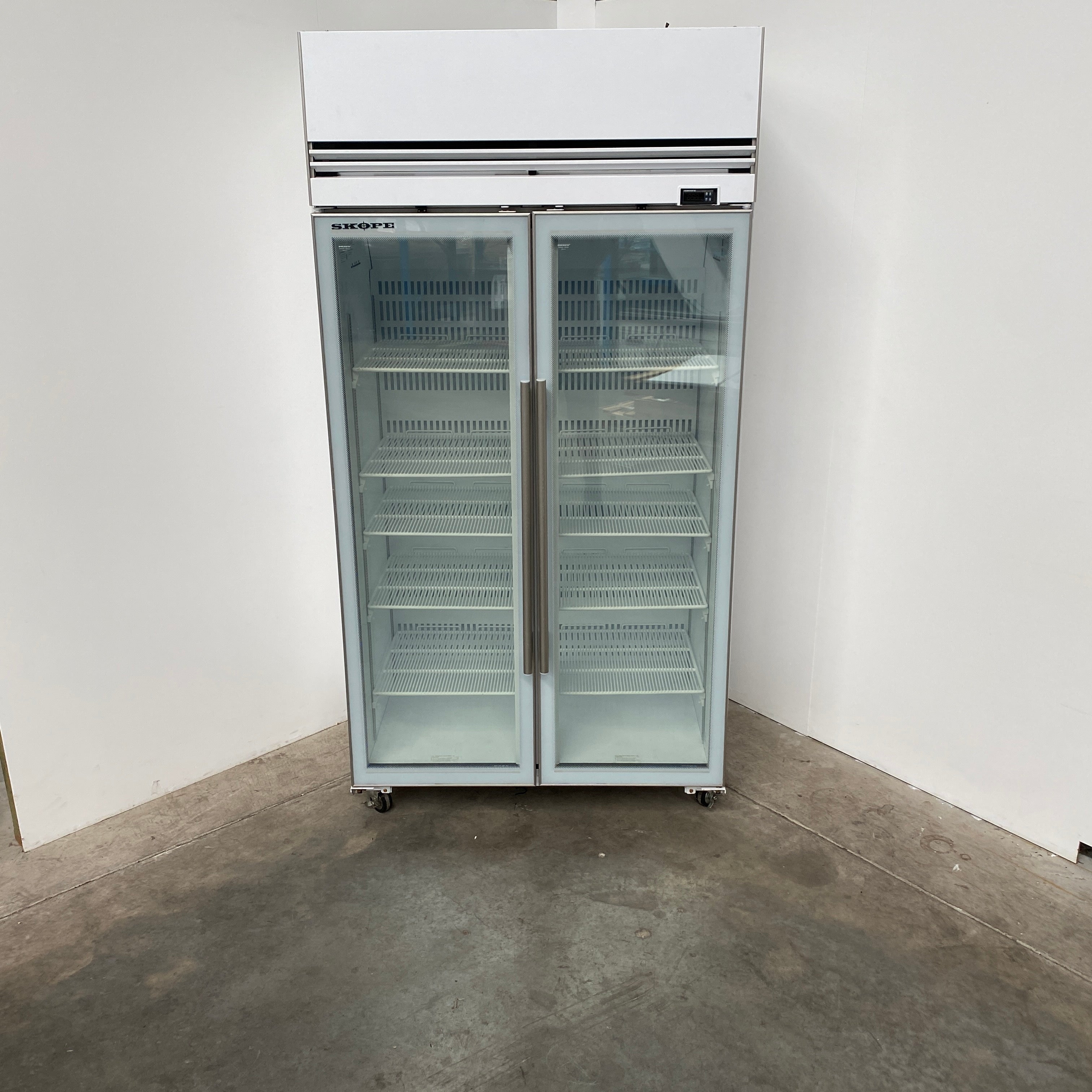 Skope VF1000X:LT10GY Upright Freezer (4)