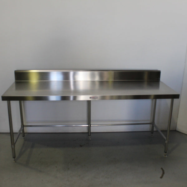 Simply Stainless Bench With Splashback (3)