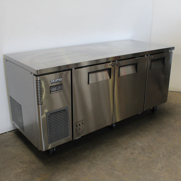 Skipio SUR18-3 Undercounter Fridge (2)
