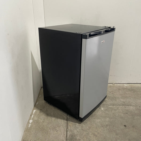 FED TL-15Q 1 Solid Door Bar Fridge (4)