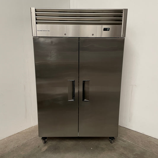 Skope RF7.UPF-2.SD Upright Freezer (2)