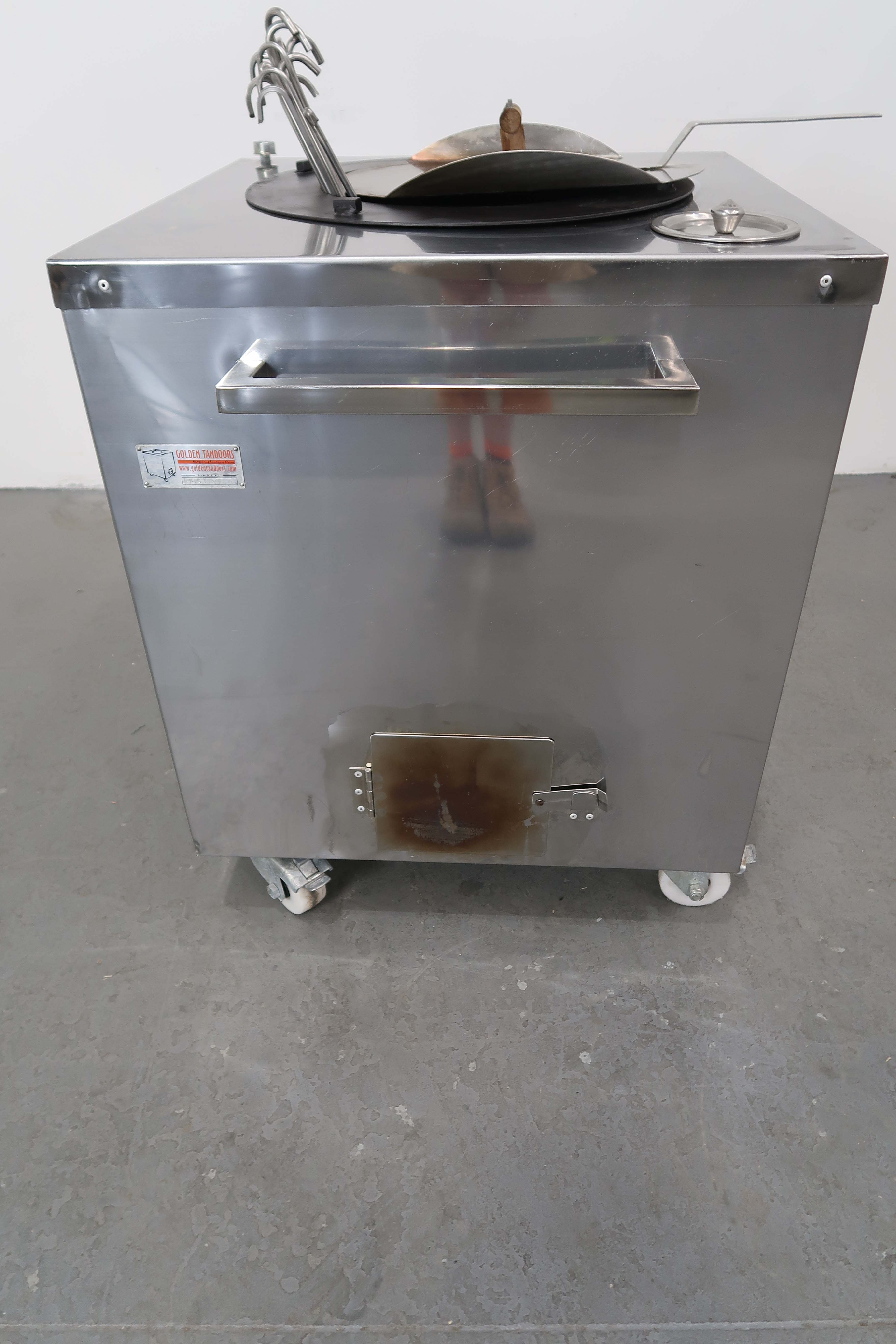 Golden Tandoors GT-810 Charcoal Oven (2)