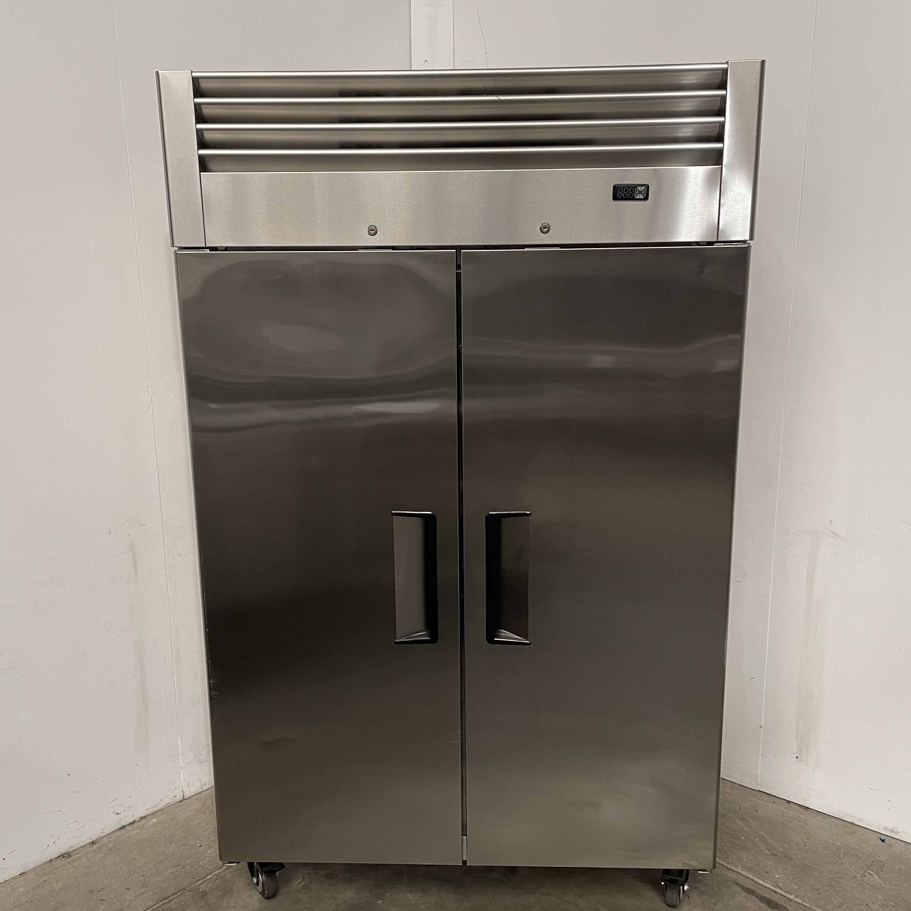 Skope RF7.UPF.2.SD Upright Freezer (2)