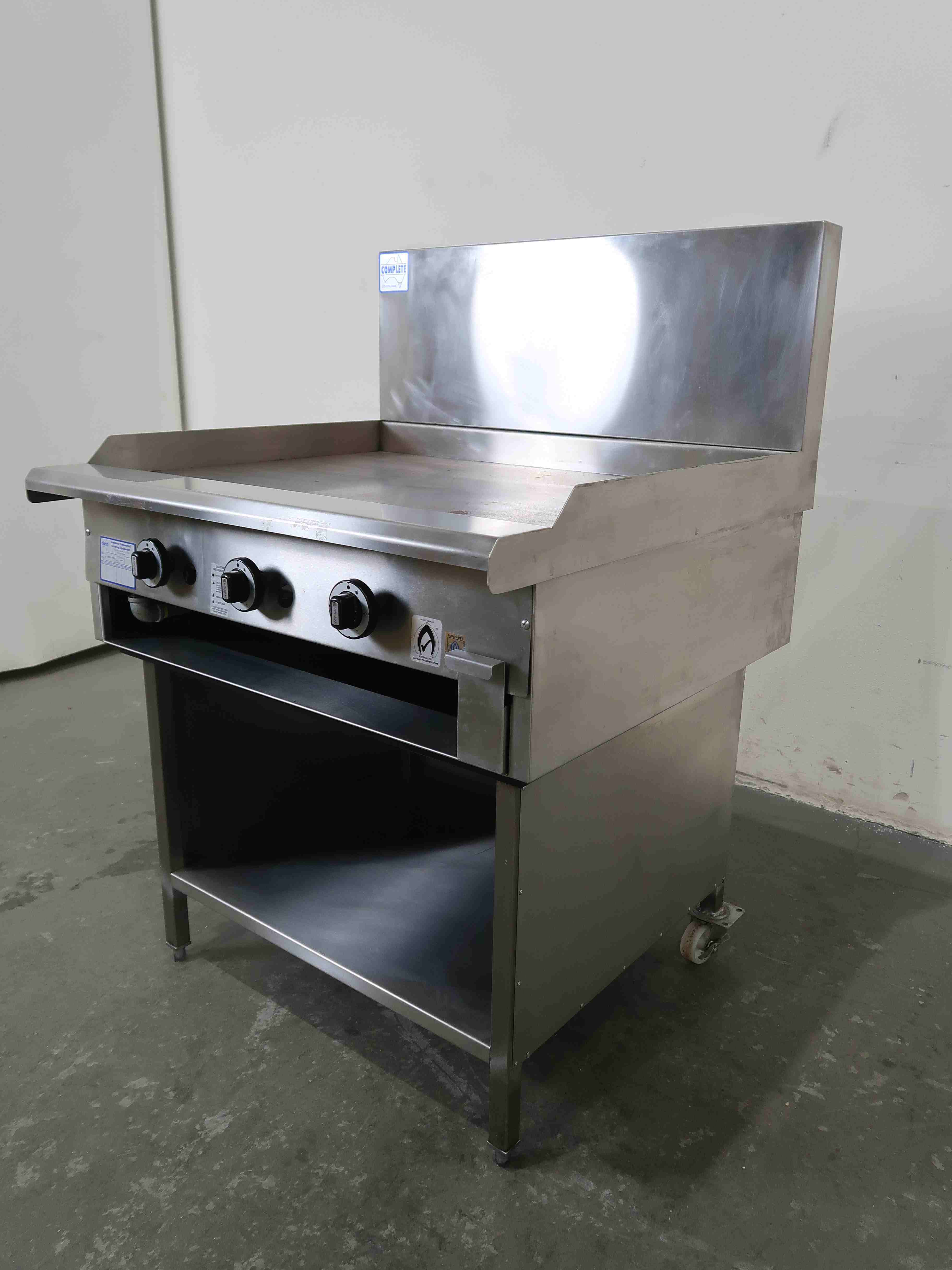 Complete PGM-36 3 Burner Griddle (4)