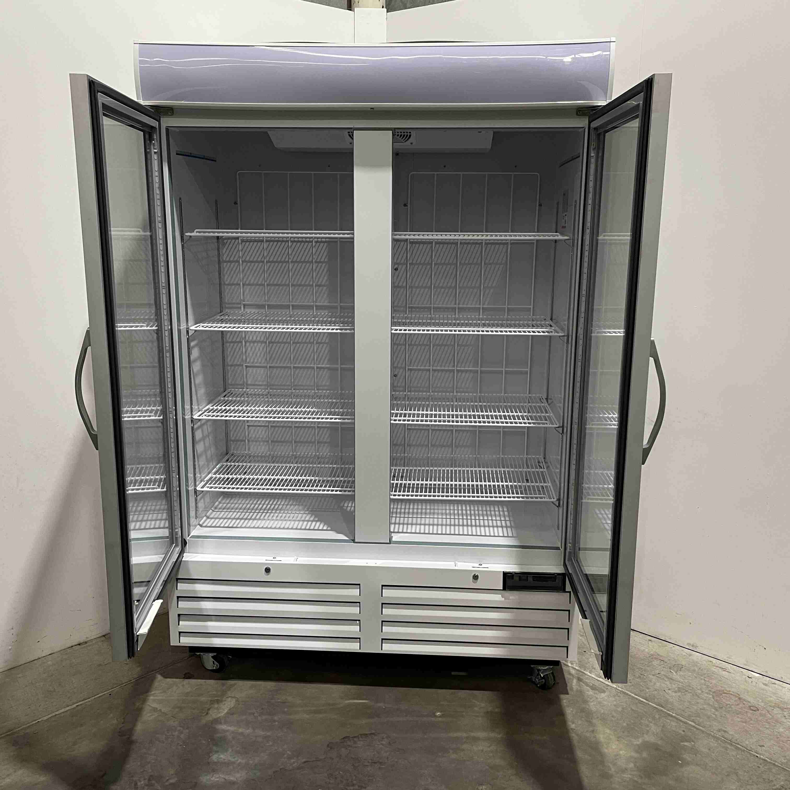 Thermocool D930 Upright Freezer (5)