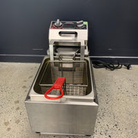 Woodson 8 Litre Autolift Countertop Fryer
